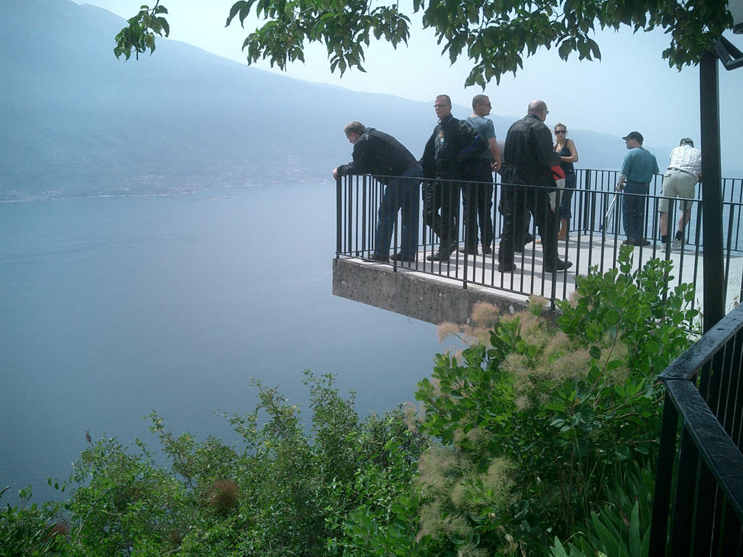 Hoch &uuml;ber dem Gardasee auf der Schauderterrasse